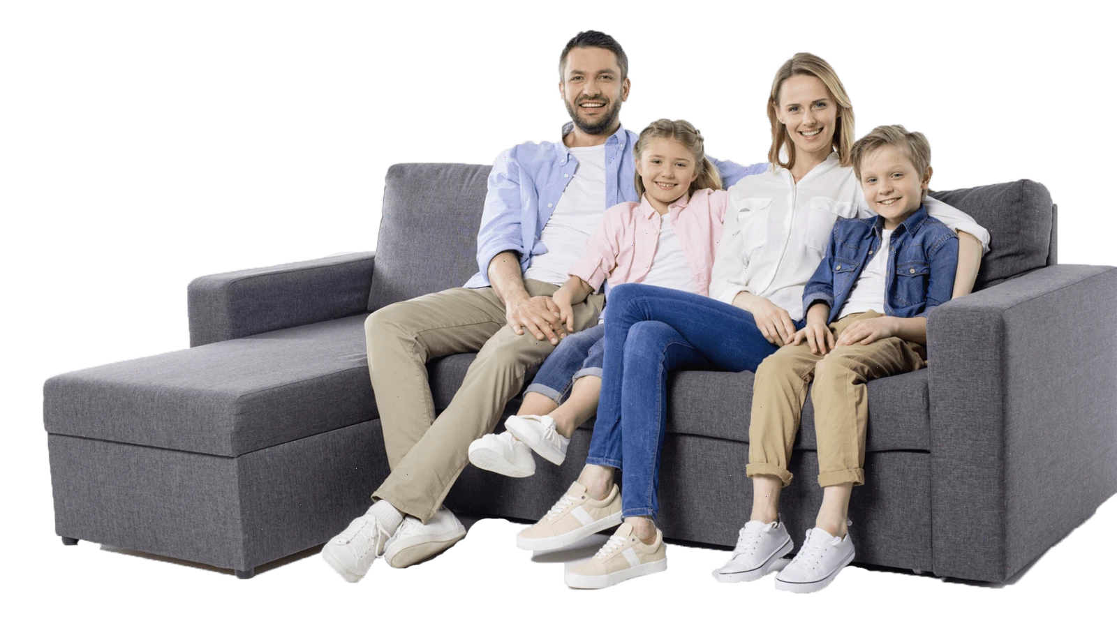 famiglia seduta sul divano